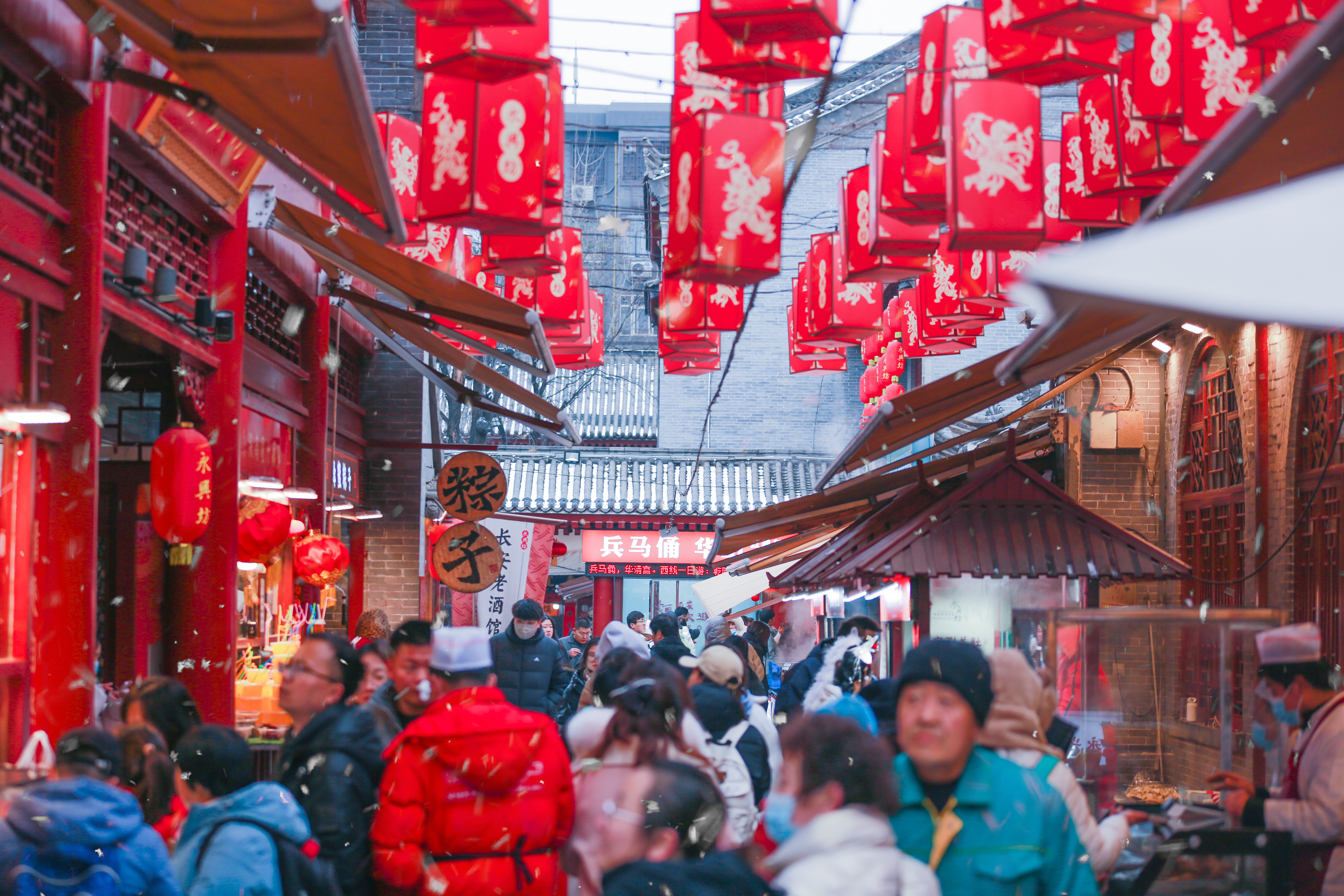 【光影里的陕西年】下雪后的西安有多美？快来“梦回大唐”_fororder_西安永兴坊 (2)