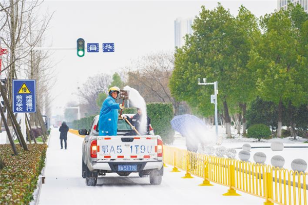 与冰雪鏖战的136个小时 ——湖北省应对低温雨雪冰冻天气11部门联合值守中心侧记_fororder_04