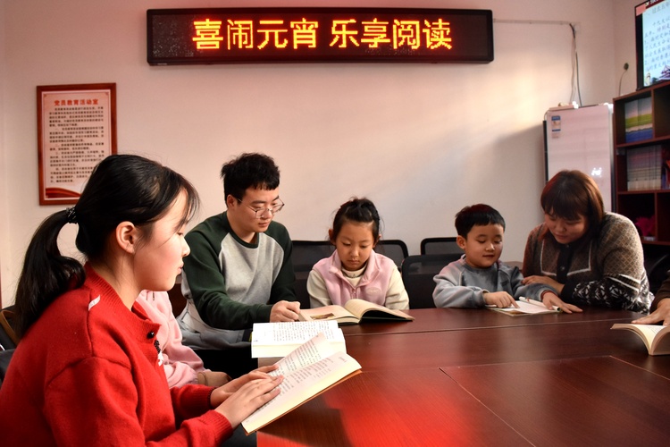 河北清苑：防范非法集资 守护百姓钱袋子_fororder_居民参加“喜闹元宵 乐享阅读”活动。 清苑区委宣传部供图.JPG