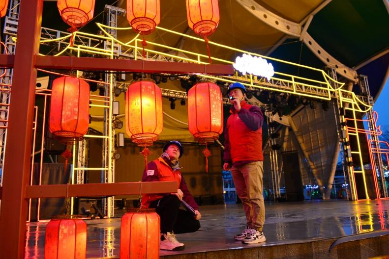 Shanghai Happy Valley Lantern Festival: Power Supply Personnel Ensure Safety and Reliability, Welcoming a Joyous and Auspicious Festival_fororder_图片1