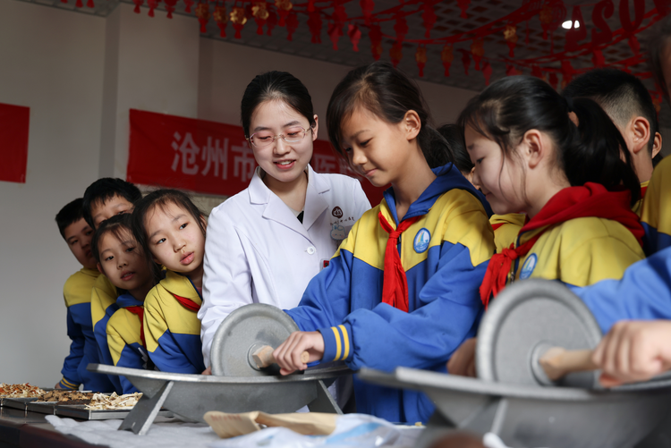 沧州运河区：传承中医文化 弘扬中华国粹_fororder_图片 3