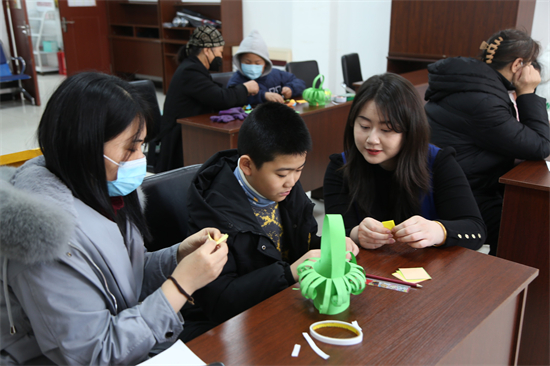 沈阳杏坛小学创意手工课走进大东区边墙社区_fororder_教育手工