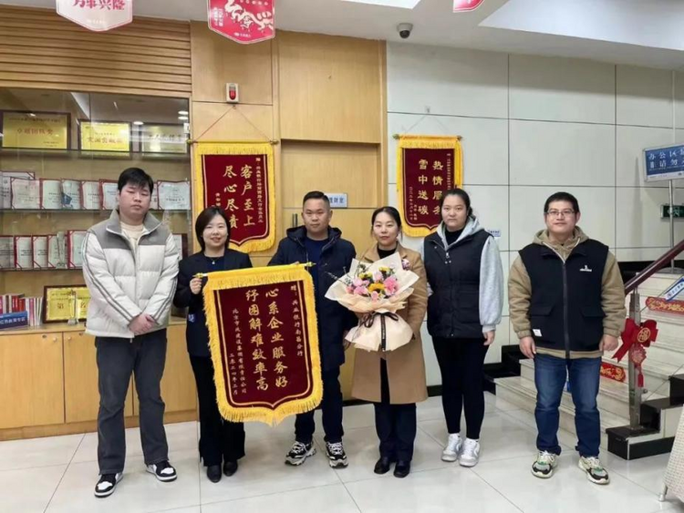 興業銀行南昌分行保障農民工安“薪”過年_fororder_11