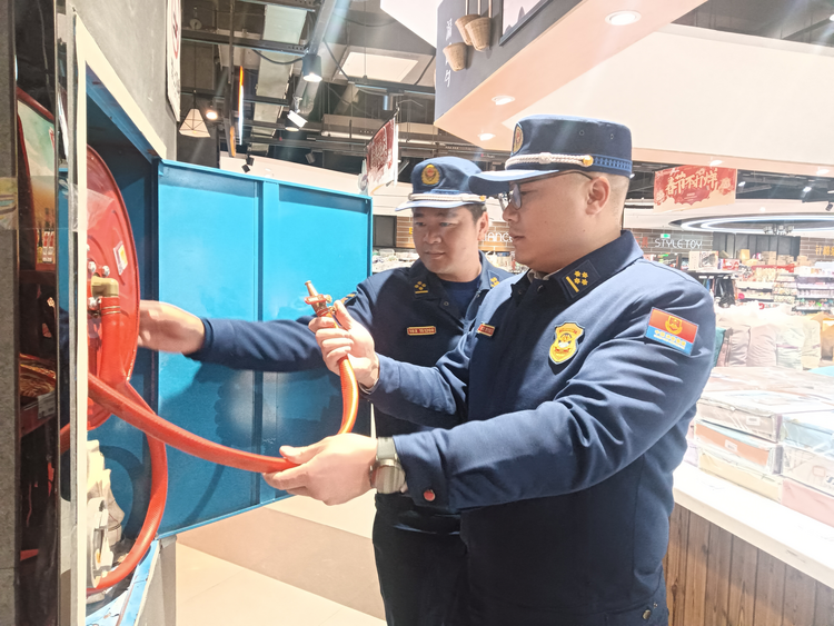 湖南新邵縣開展高層住宅小區消防安全專項檢查_fororder_圖片2