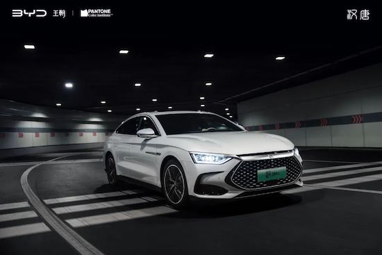 比亚迪甩出“王炸” 汉唐荣耀版16.98万起 让燃油车再次破防_fororder_image004