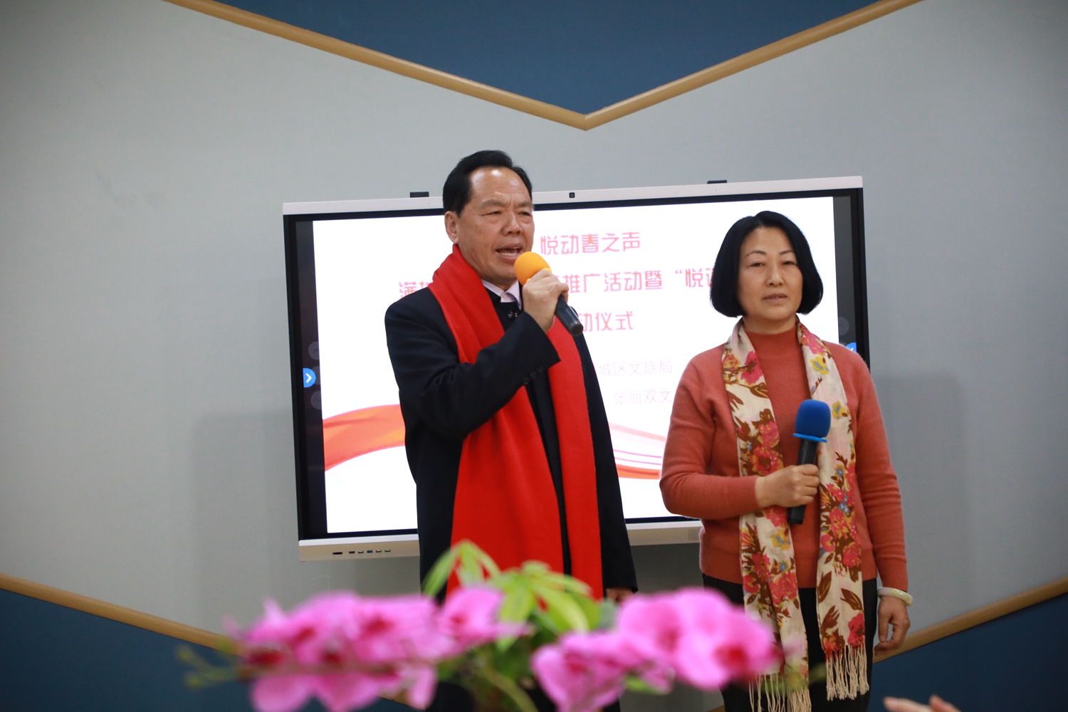 图片默认标题_fororder_满城区诵读爱好者以“悦动春之声”为主题进行诵读 摄影 张丽双