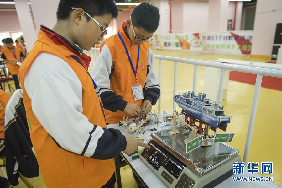 海峡两岸中小学生仿生机器人竞赛在安徽芜湖举行