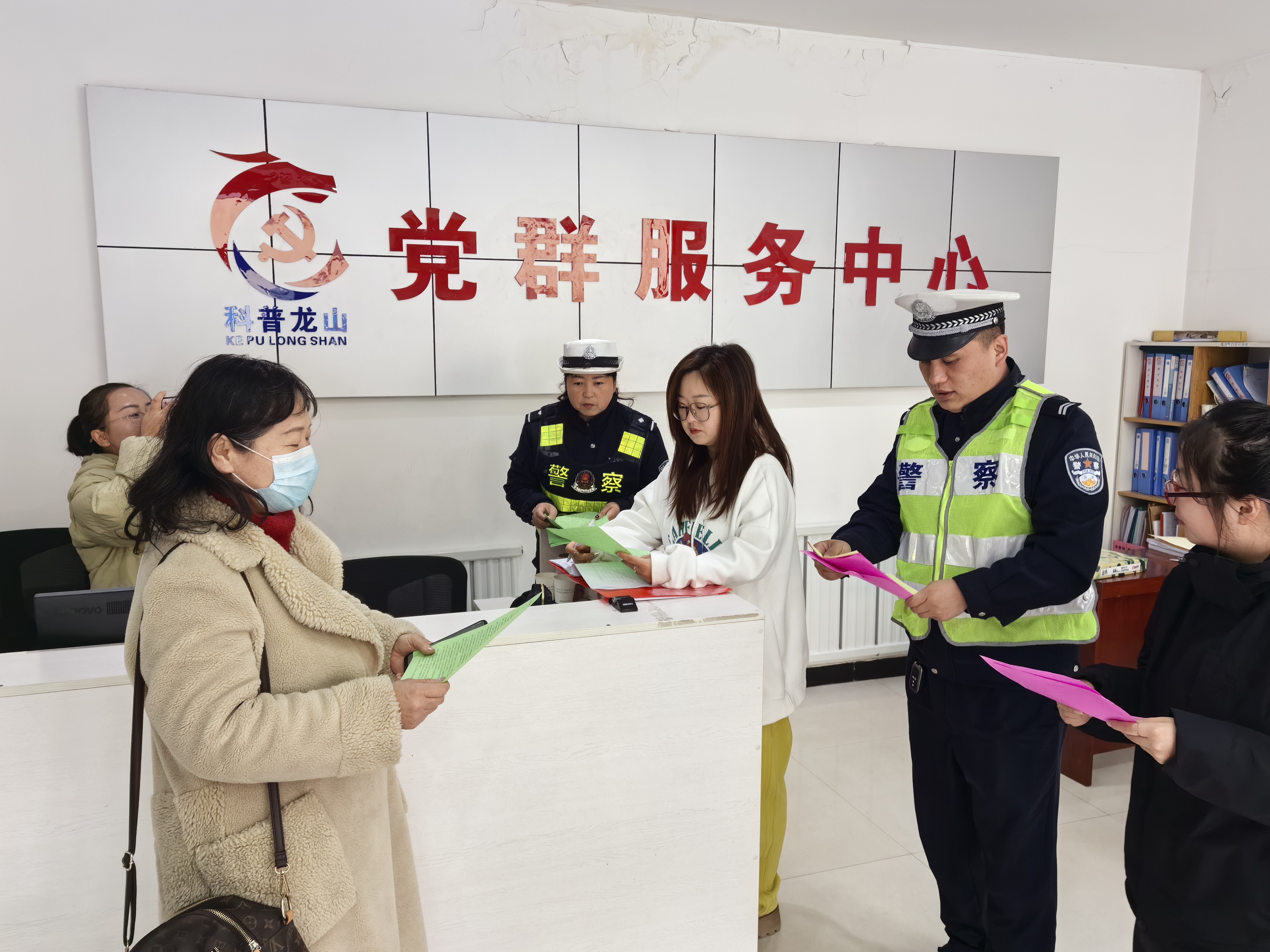 榆林市靖边县：让交通安全接地气入人心_fororder_进社区2