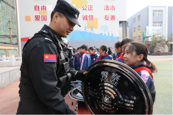 石家庄市桥西区：特警进校园 共筑安全防线_fororder_石家庄市桥西区：特警进校园 共筑安全防线338