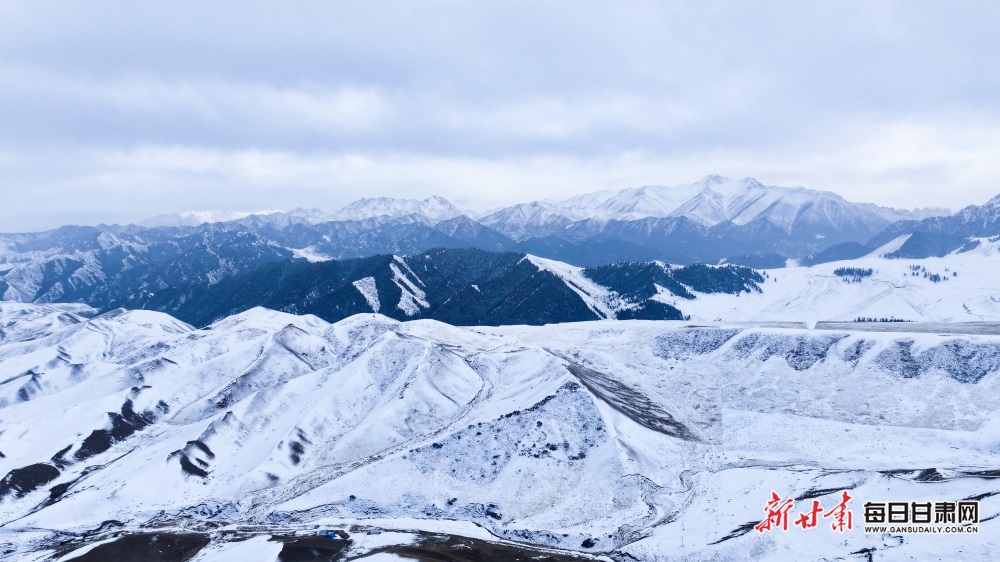 祁连山民乐段：群山巍峨云雾缭绕 春雪着墨宛若画卷_fororder_2