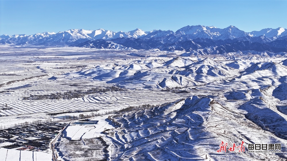 祁连山民乐段：群山巍峨云雾缭绕 春雪着墨宛若画卷_fororder_7