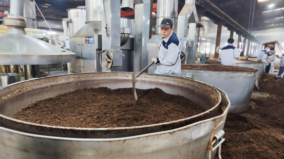 河北省平泉市舉辦釀造裝甑工技能大賽_fororder_河北省平泉市舉辦釀造裝甑工技能大賽755