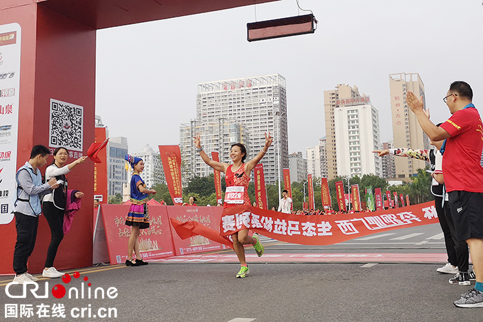 【無邊欄】廣西第十四屆運動會火炬在貴港傳遞 生態馬拉松系列賽同時開跑