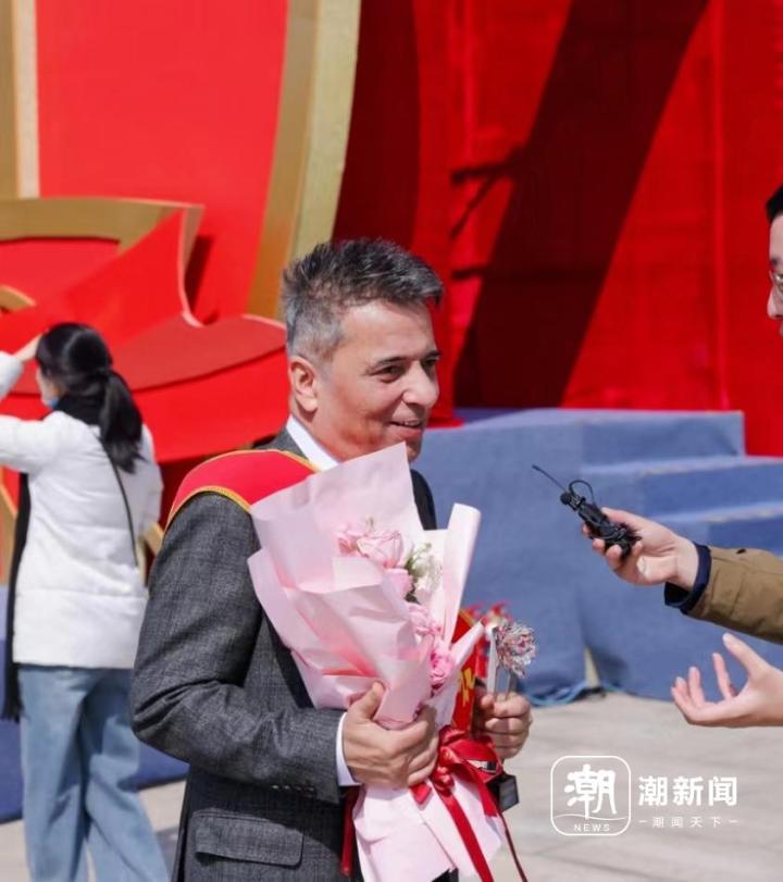 全国第61个学雷锋纪念日到来之际浙江送出万朵鲜花