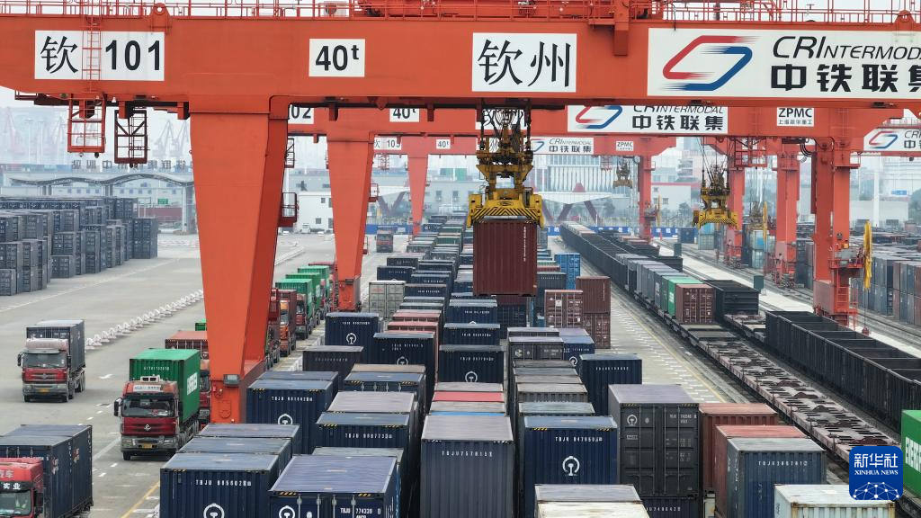 今年前兩月西部陸海新通道鐵海聯運班列運輸貨物13.2萬標箱
