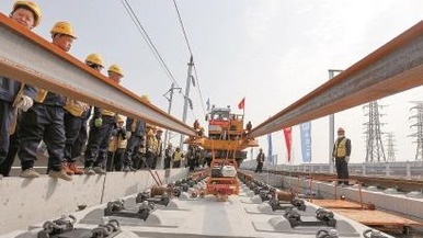 滬蘇湖鐵路全線鋪軌 長三角鐵路今年投資超1400億元