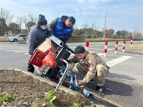 南通市通州区兴东街道：民兵相传守初心 雷锋精神永传承_fororder_图片3