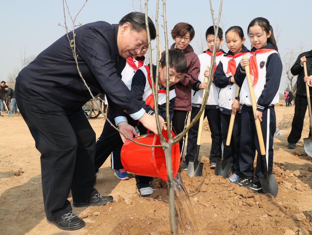 2016年4月5日,习近平等党和国家领导人来到北京市大兴区西红门镇参加