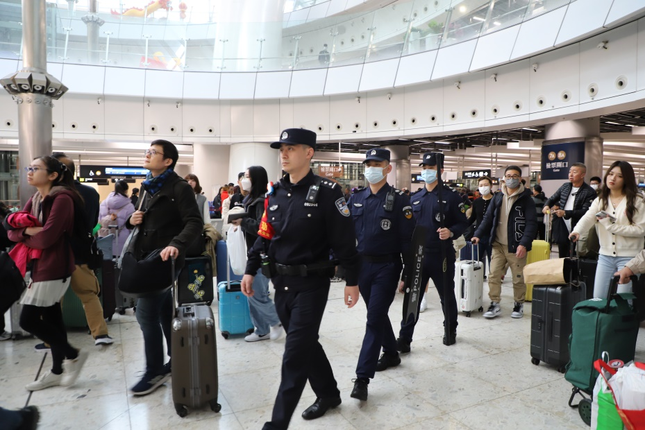 深铁公安西九龙站派出所 尽职尽责描绘春运平安画卷_fororder_铁路2