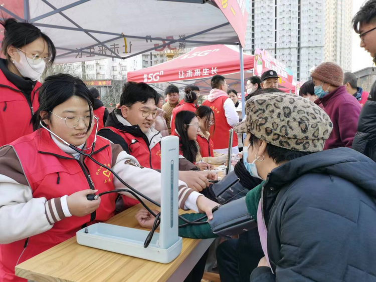 石家庄市鹿泉区：“学雷锋”青年志愿服务市集活动启动_fororder_图片3
