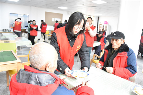 泰州興化戴南養老中心來了一群特殊的“服務員”_fororder_圖片8