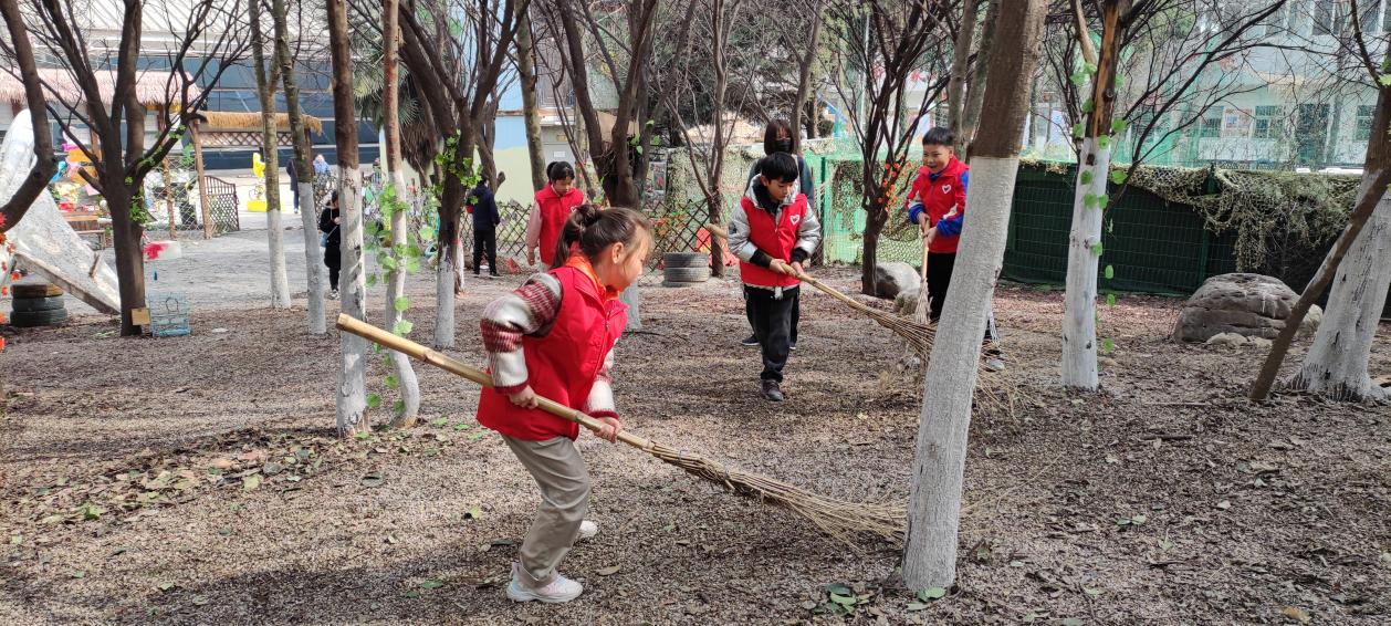 弘扬雷锋精神  争做追“锋”好少年_fororder_图片5