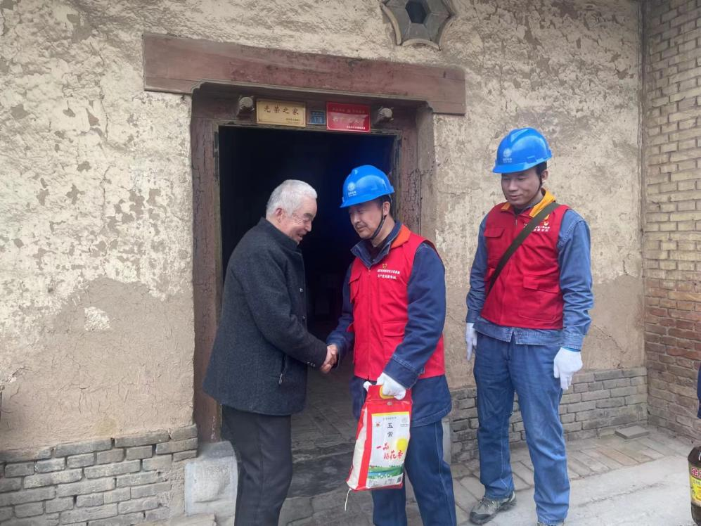 传承雷锋精神 传递温暖力量_fororder_图片5