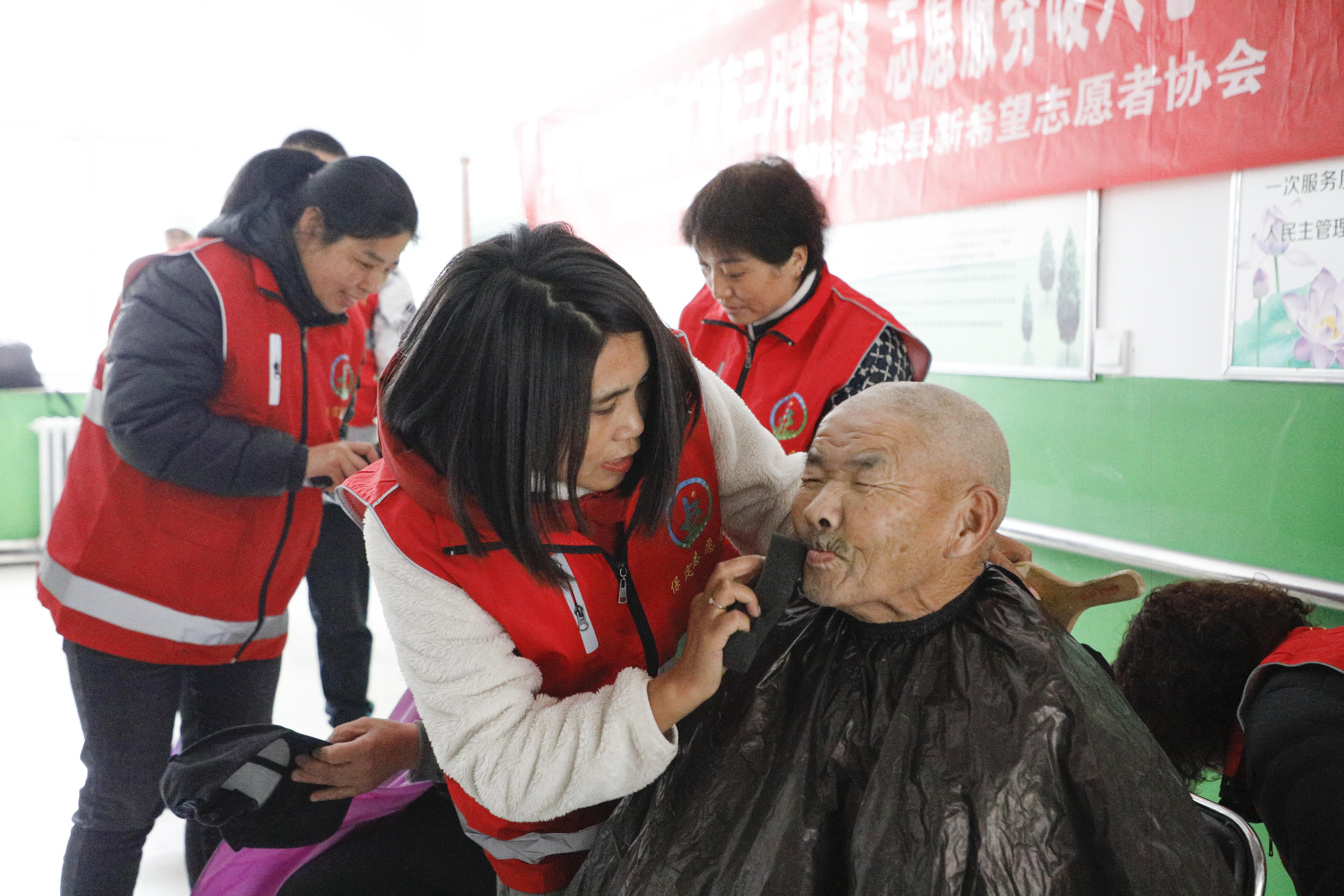 保定涞源：全城涌动爱心潮_fororder_1