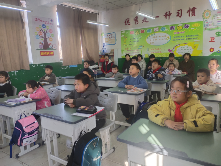 石家庄市鹿泉区：让“雷锋精神”走进孩子心间_fororder_图片 2