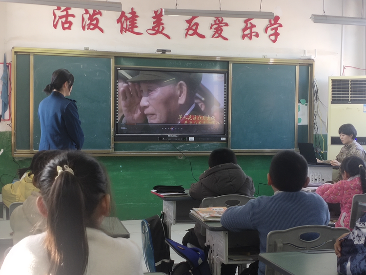 石家庄市鹿泉区：让“雷锋精神”走进孩子心间