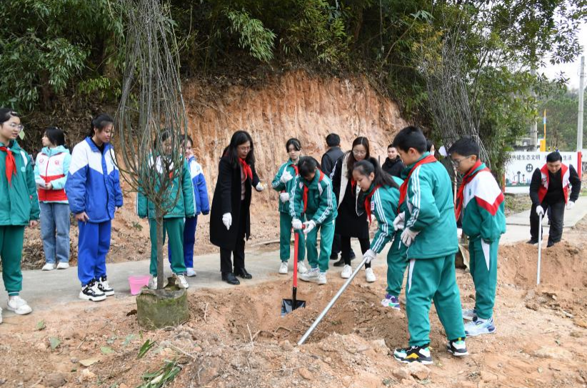 广州市示范“青年林”“红领巾林”扎根花都红山村_fororder_图片5