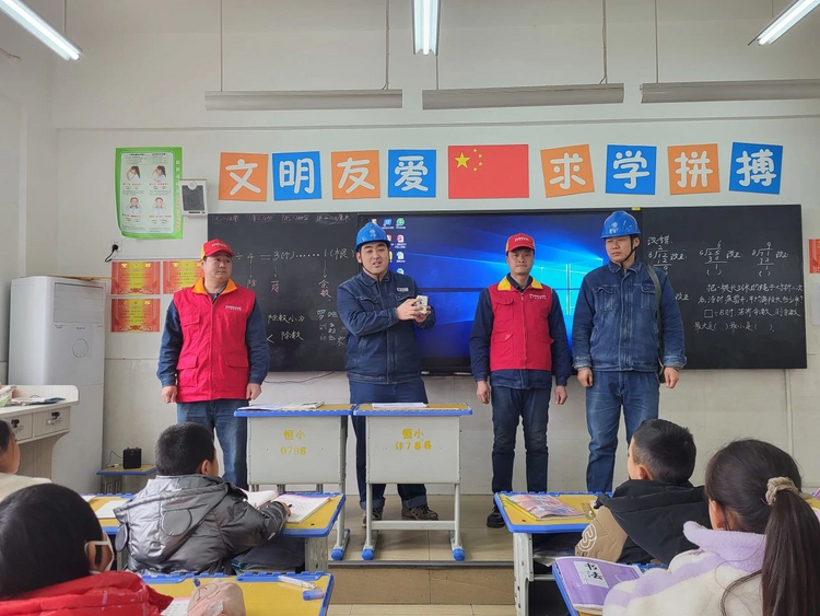 传承雷锋精神 传递温暖力量_fororder_图片3