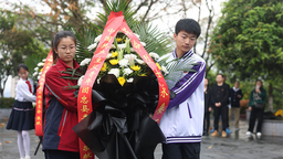 重庆忠县图书馆组织阅读爱好者清明节祭奠英烈