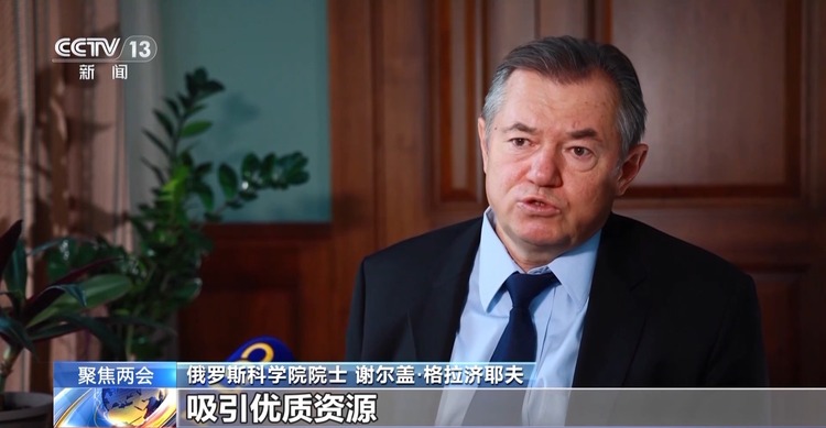 世界看两会丨国际人士：中国是世界经济发展重要引擎