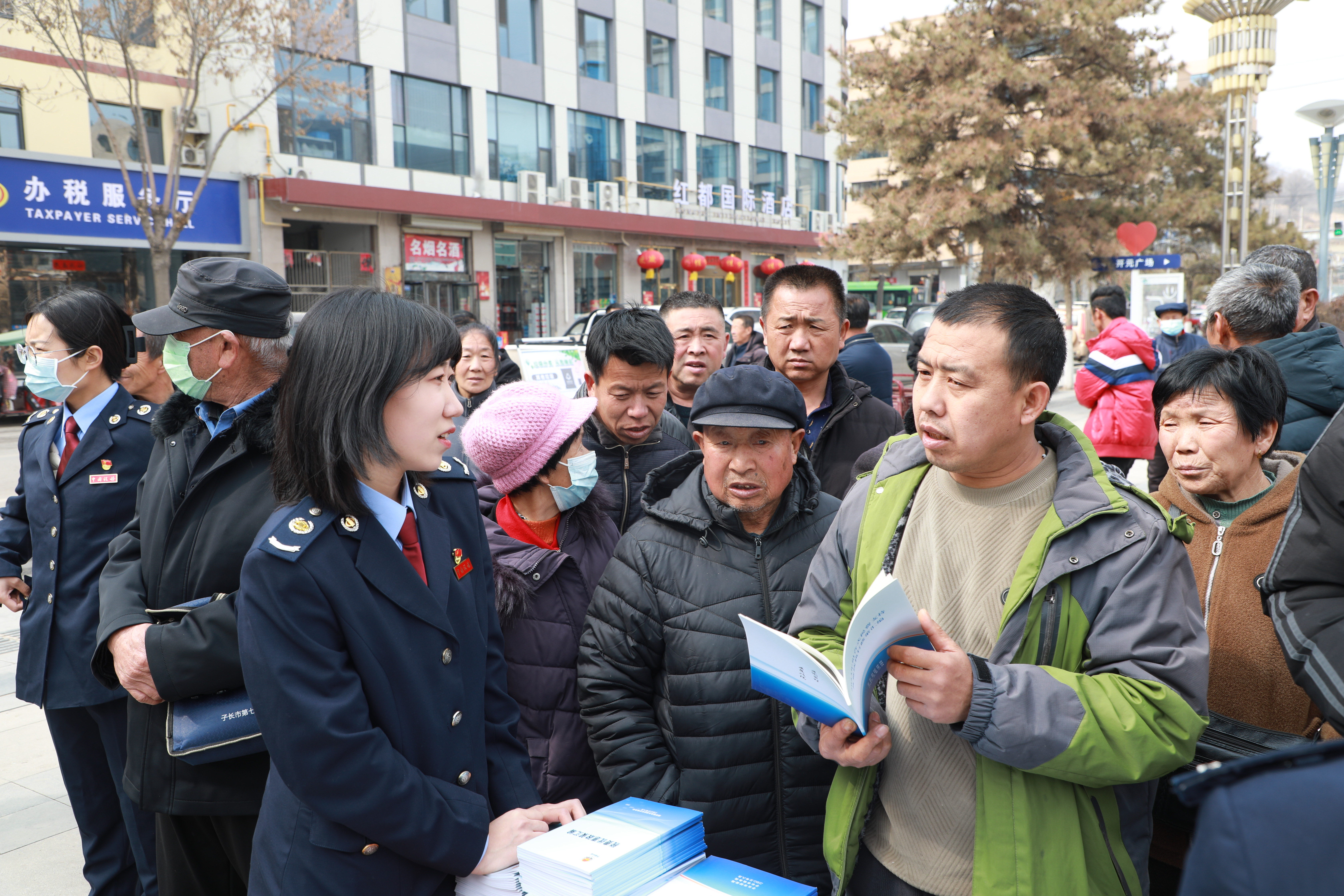 践行雷锋精神 办好惠民实事_fororder_图片3