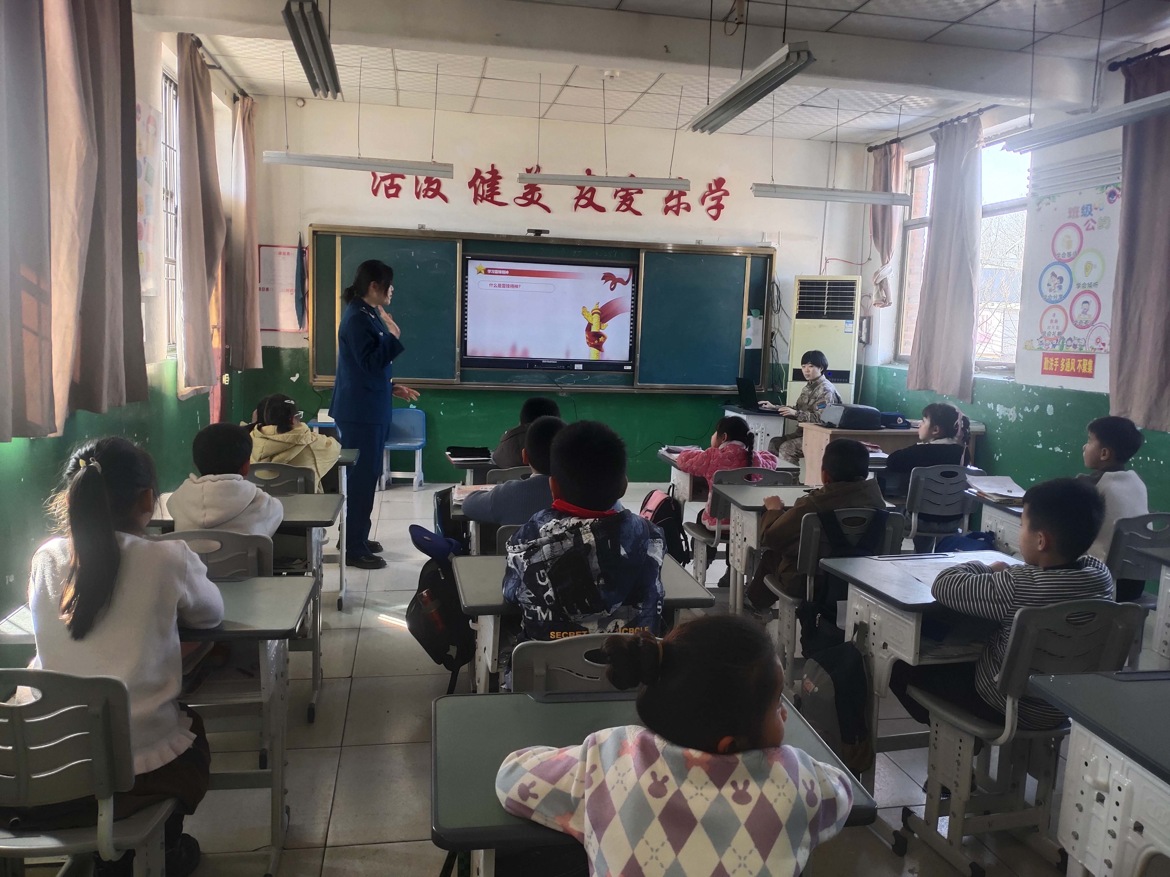 石家庄市鹿泉区：让“雷锋精神”走进孩子心间_fororder_图片 1