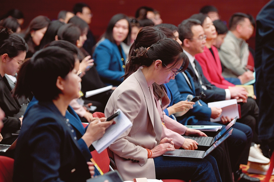 中外媒体记者点赞山西经济社会发展成就_fororder_ee878814bc8f7014d528f4023aaafbd5