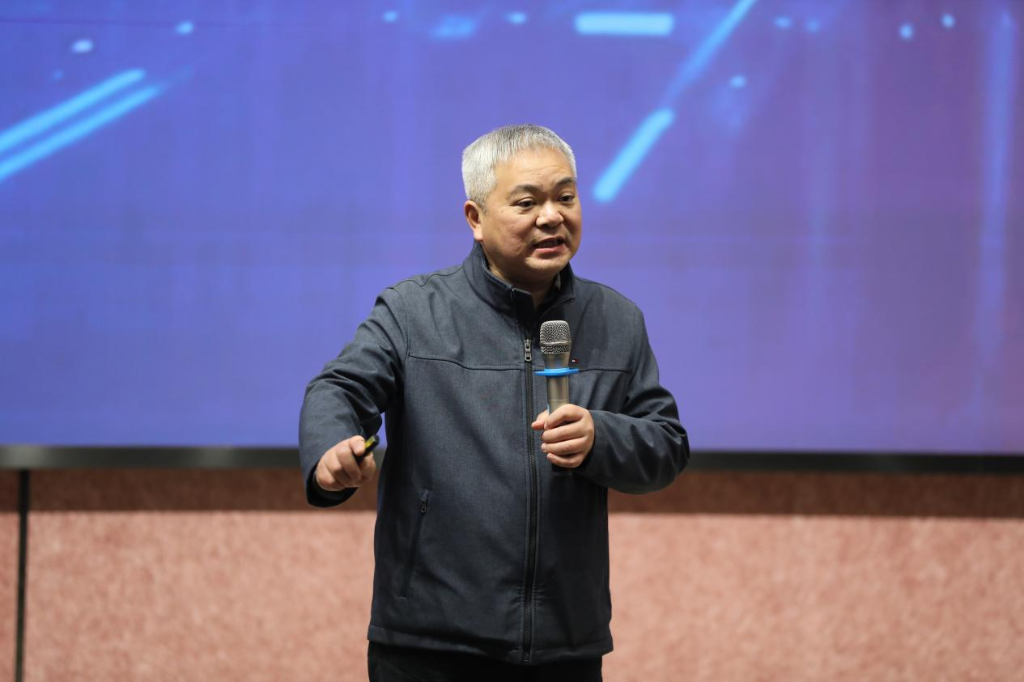 重庆移通学院供图复旦大学副教授曾剑平在《口令安全攻防中的人工智能