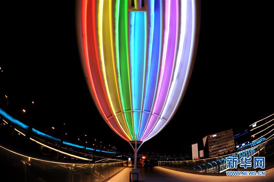 上海：流光溢彩迎接第二届进博会