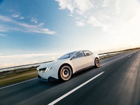 致敬历史 更定义未来 BMW新世代概念车智能座舱为热爱驾驶者设计_fororder_image001