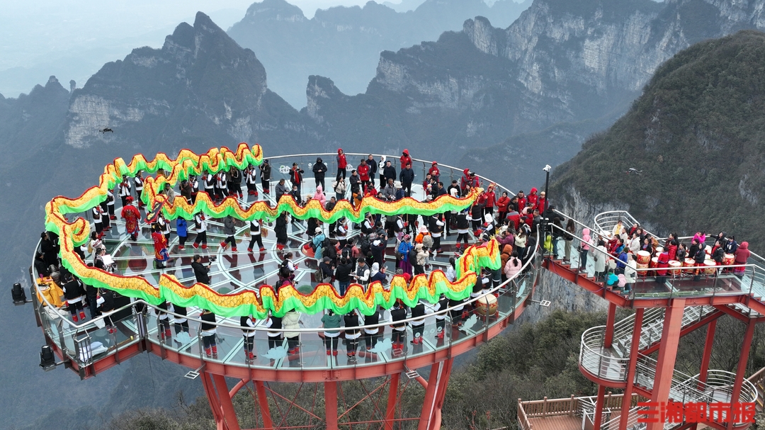 99米巨龙腾飞张家界，迎“龙抬头”