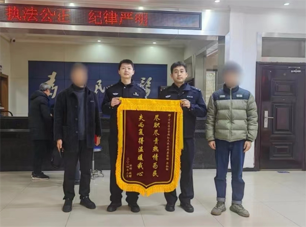 重庆警方坚持为民 获得辖区群众称赞_fororder_图片1