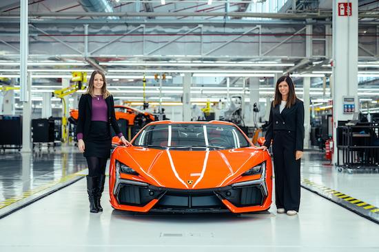 视频解读超级跑车制造商兰博基尼的轻量化技术和可持续发展_fororder_03 - 超越创新——连点成线