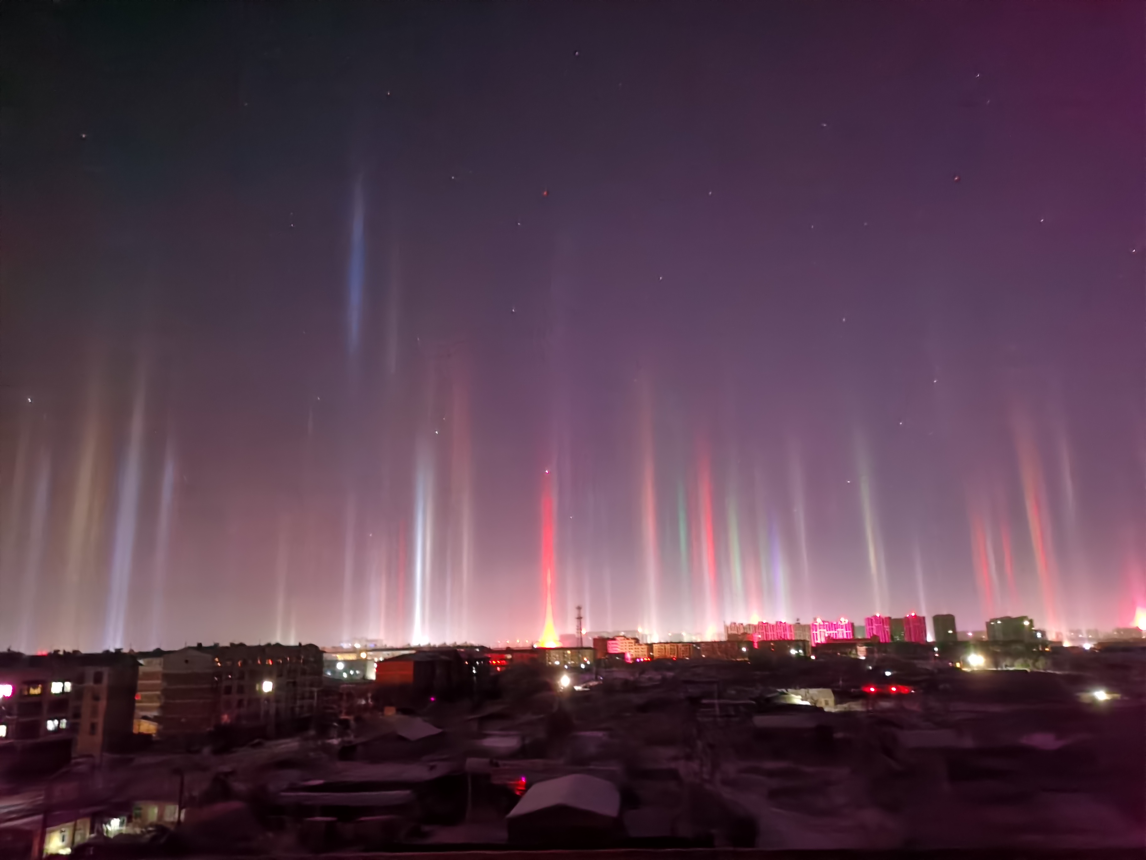 内蒙古鄂温克族自治旗：灯柱奇观夜绽放_fororder_腾程程 摄 (4)