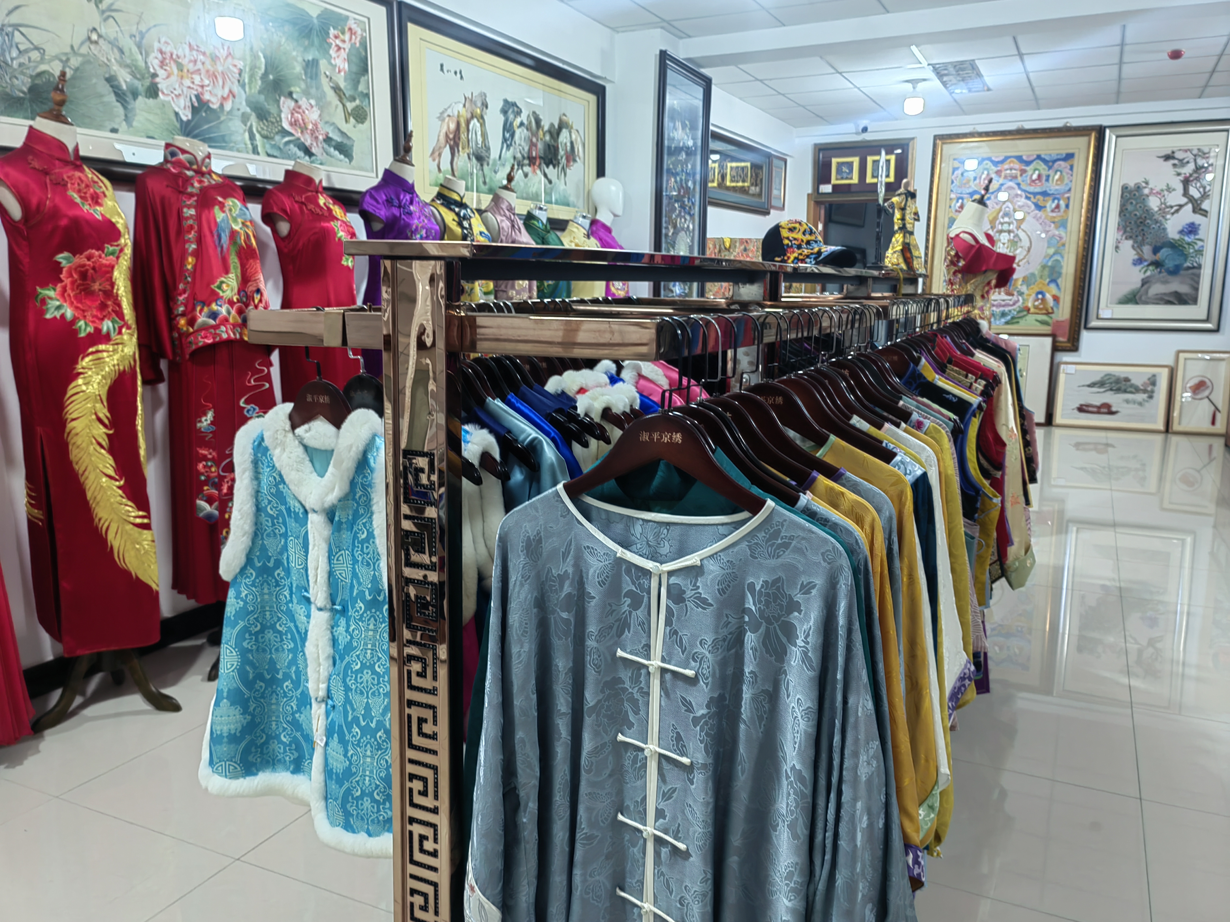 河北定兴:京绣"潮品"焕发消费新活力_fororder_010