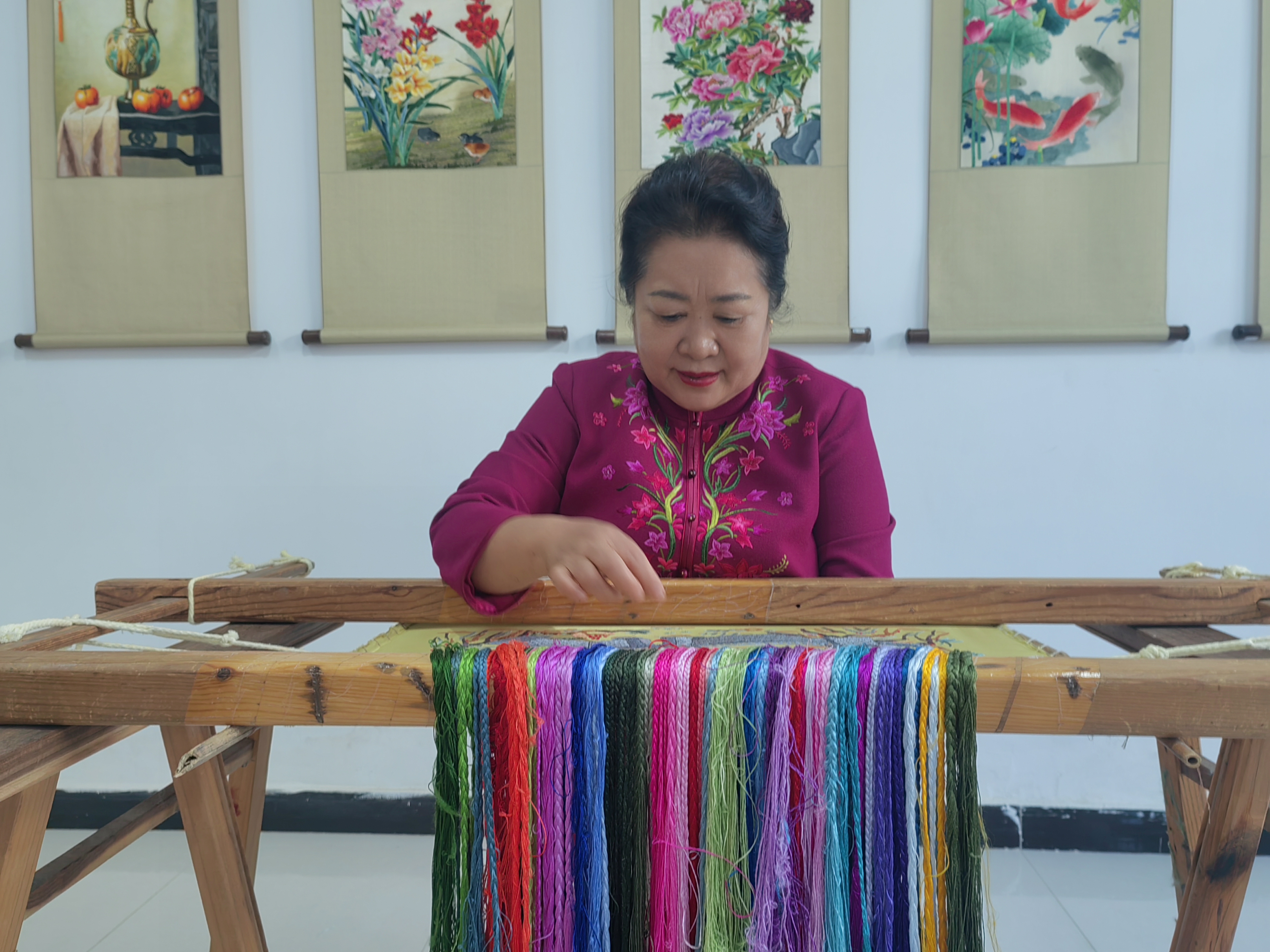 河北定兴:京绣"潮品"焕发消费新活力_fororder_001