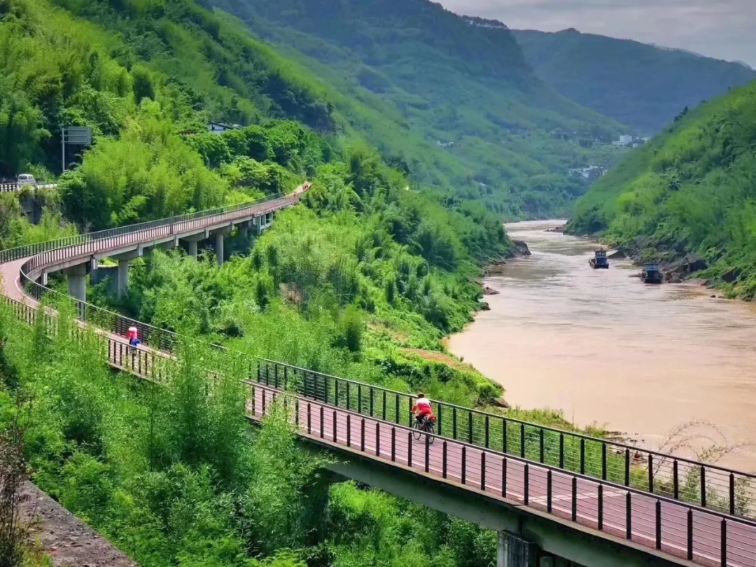走遍千山万水 红色遵义醉美