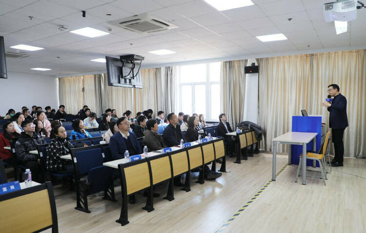 上海广播电视台首席主持人王海波 应邀在“上理学堂”作报告