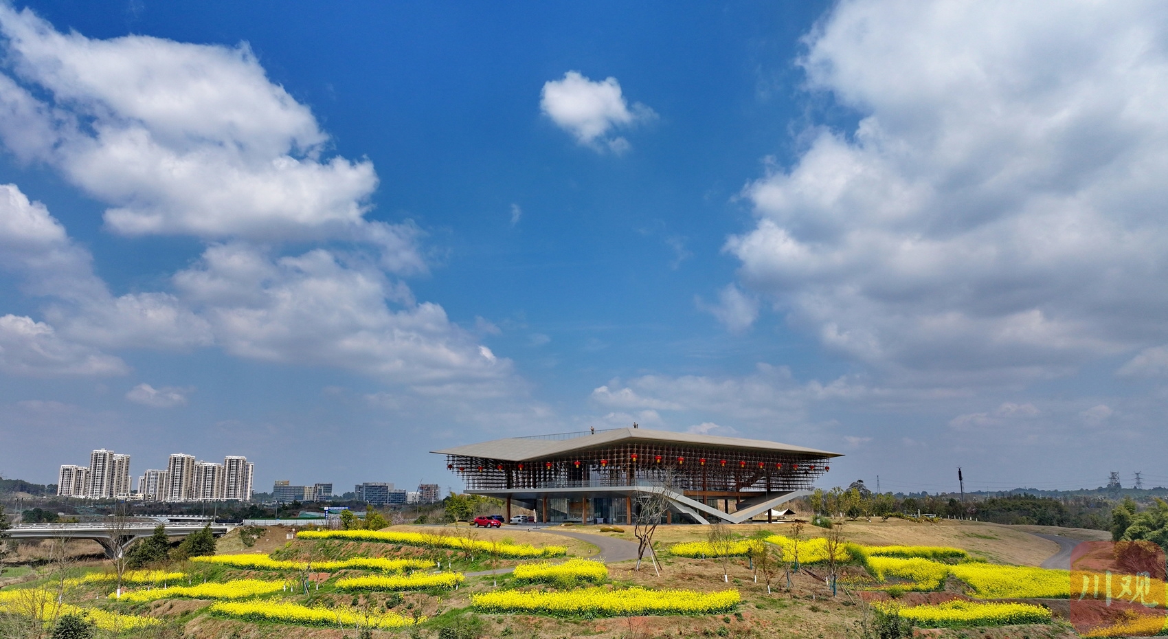 （转载）成都：天府新区新地标“大雁展翅”春色美