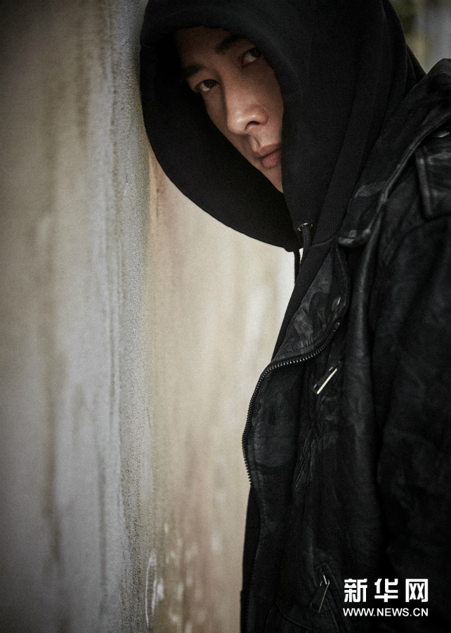 罗晋硬汉风格写真曝光 目光坚毅眼神有戏